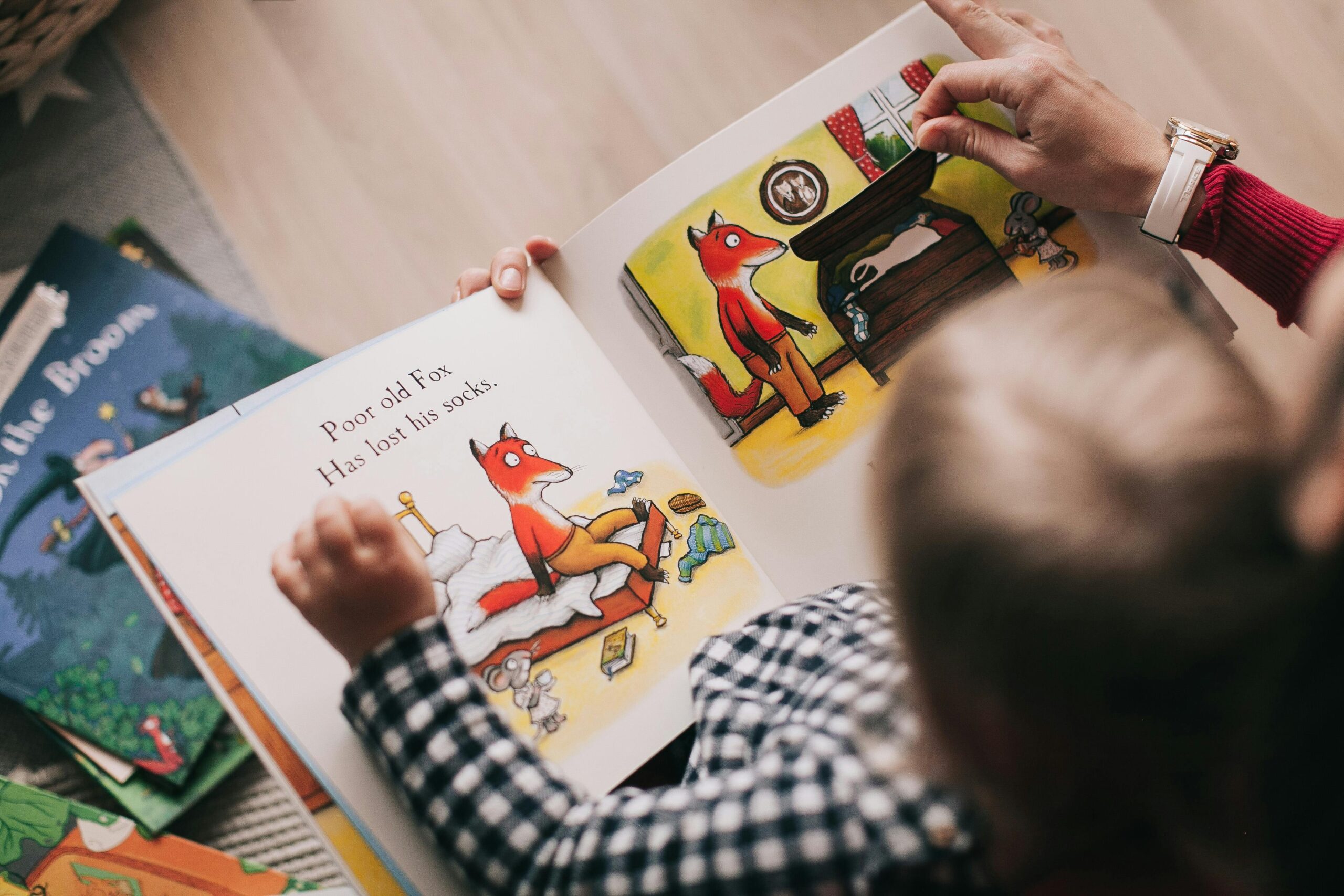 Kids reading