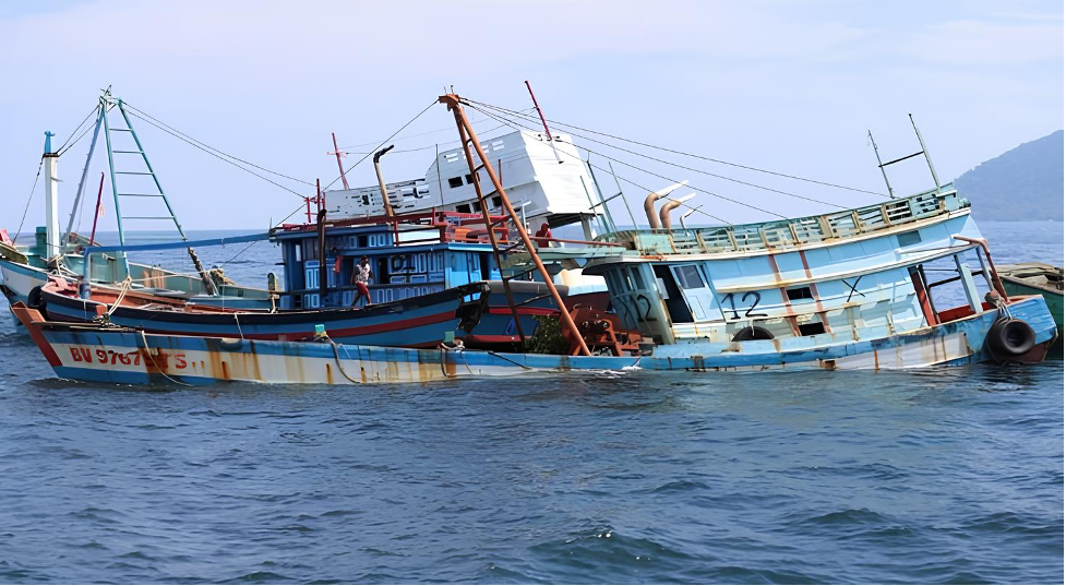 Rusty Ship Sinks
